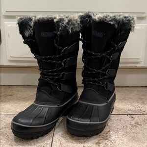 Khombu Women's Black and Gray Winter Boots